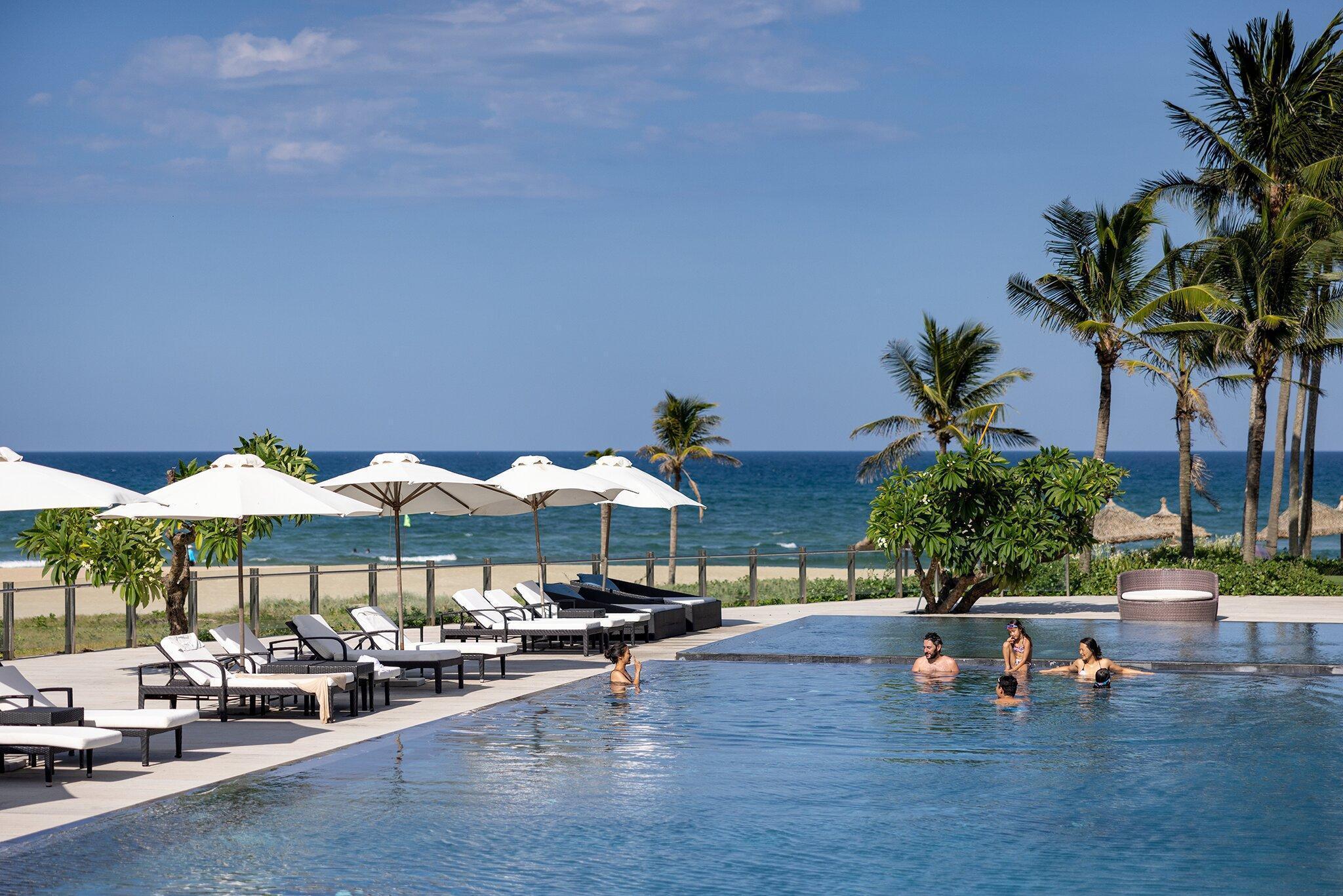 Vista Piscina Mangala Zen Garden Luxury Apartments