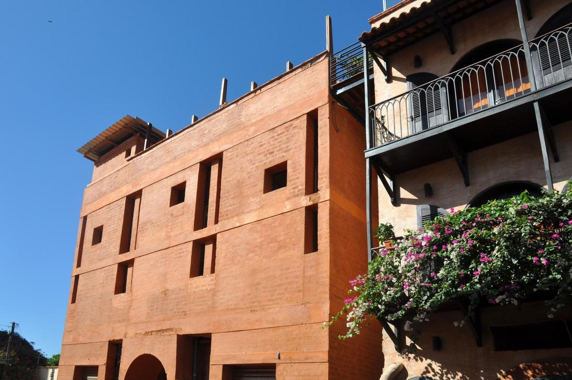 Vista Exterior Hôtel Le Djoloff