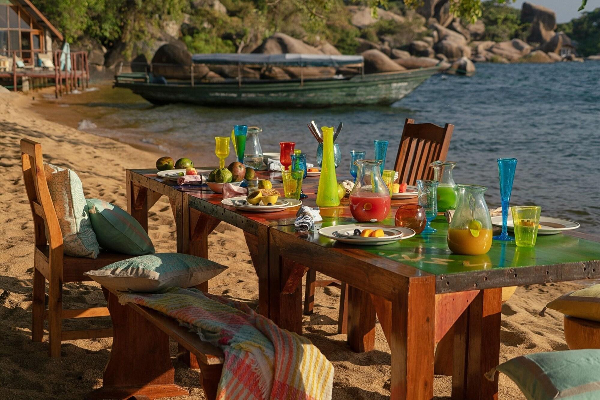 Restaurant Lukuba Island Lodge - East Africa Camps