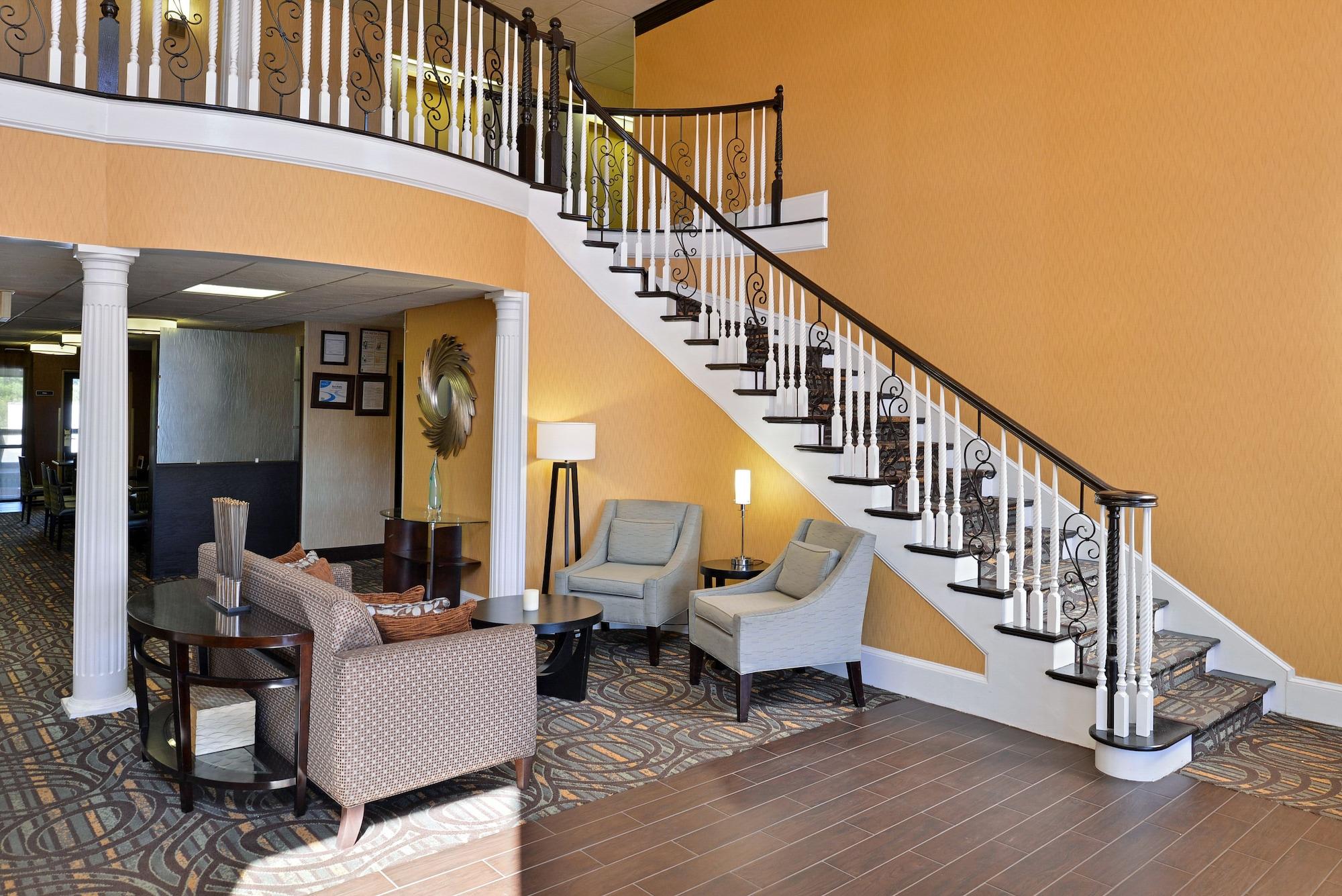 Vista Lobby Comfort Inn & Suites at Stone Mountain
