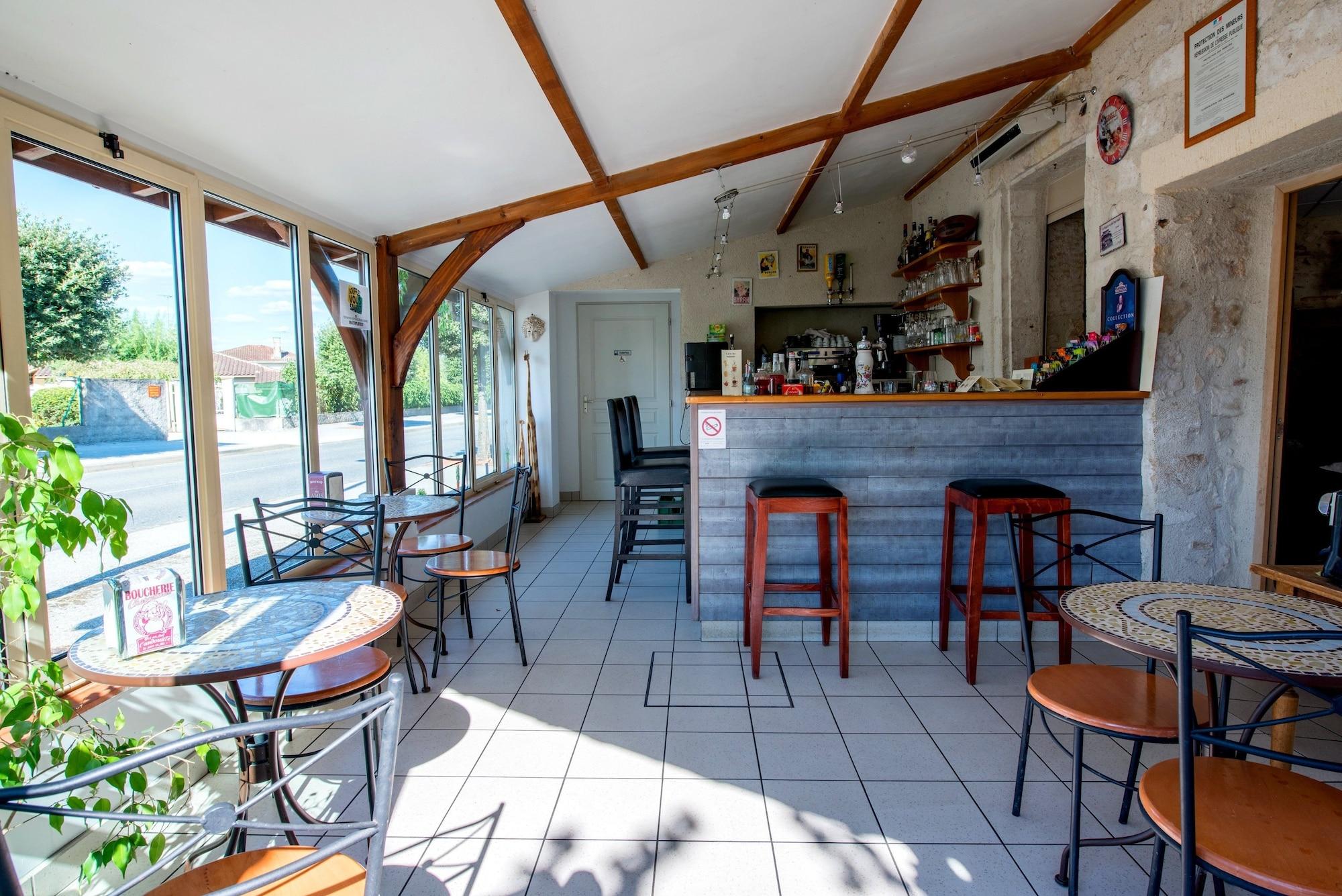 Bar/Salón Les Voyageurs