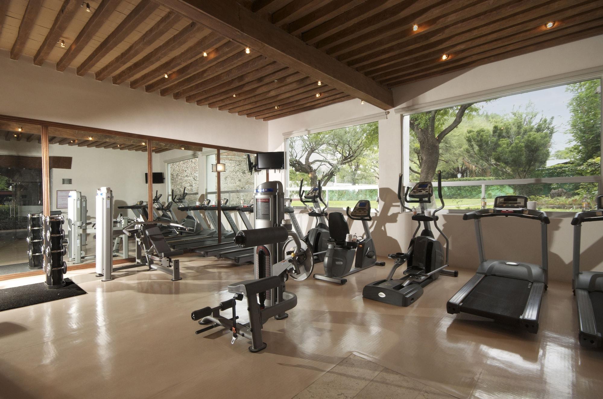 Gimnasio Hacienda Jurica by Brisas