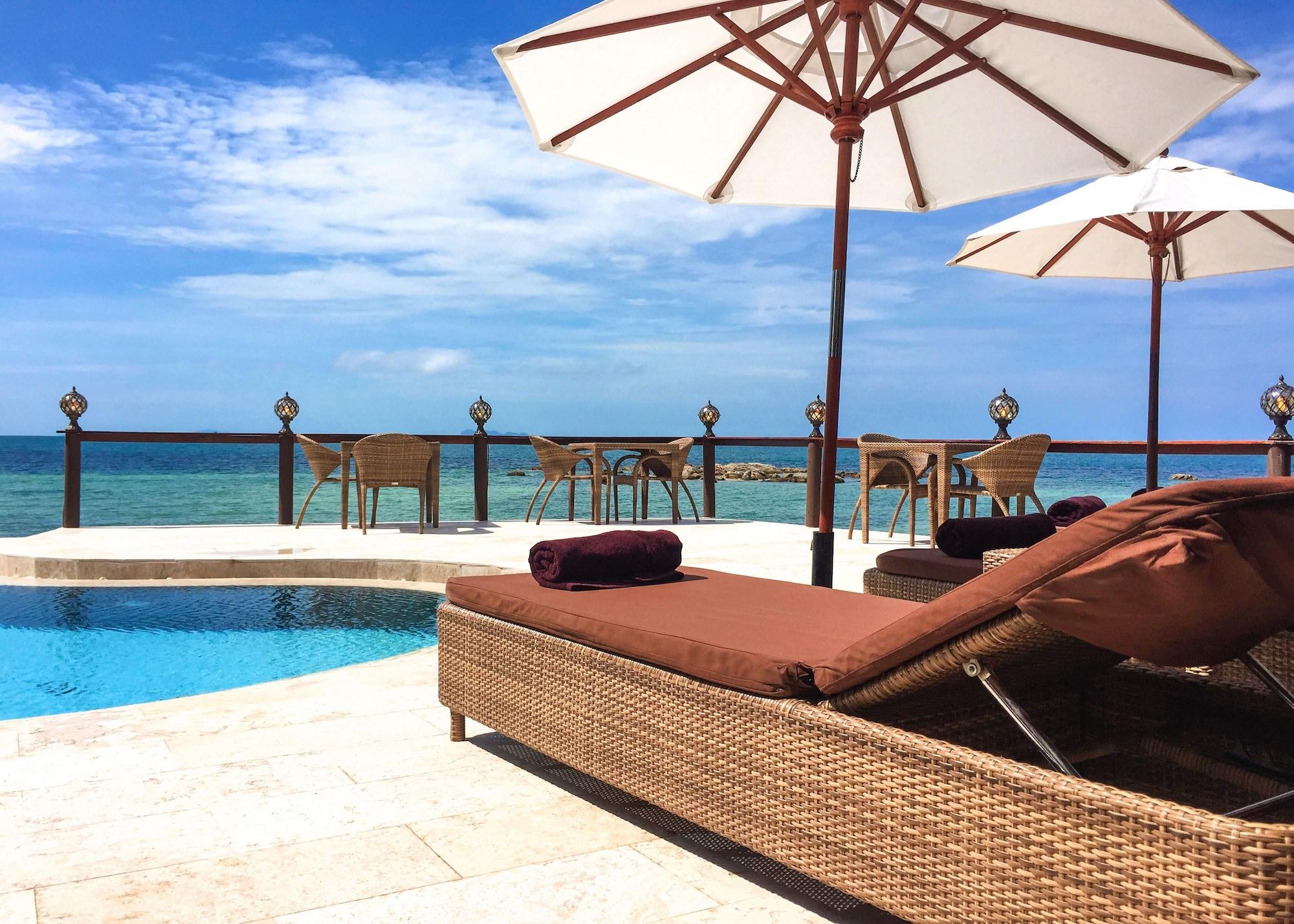 Vista Exterior Beyond The Blue Horizon Villa Resort