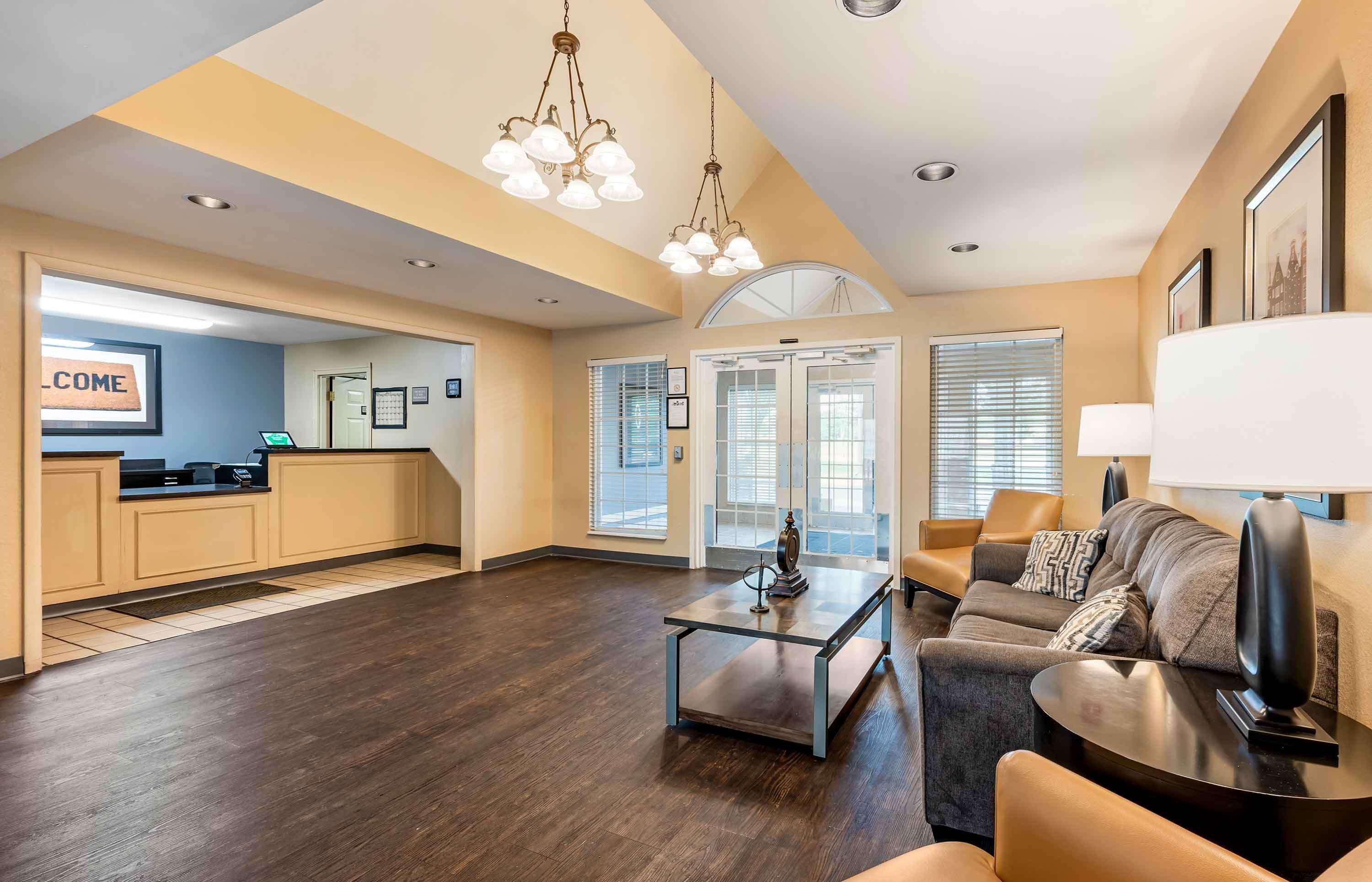 Vista Lobby Extended Stay America Cincinnati Blue Ash Reed Har