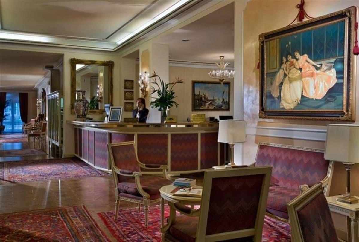 Vista Lobby Hotel Quisisana