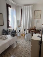 Alquiler Vacacional - Owner operated. Super Bright Apartment near Frari Church: Venice downtown.
