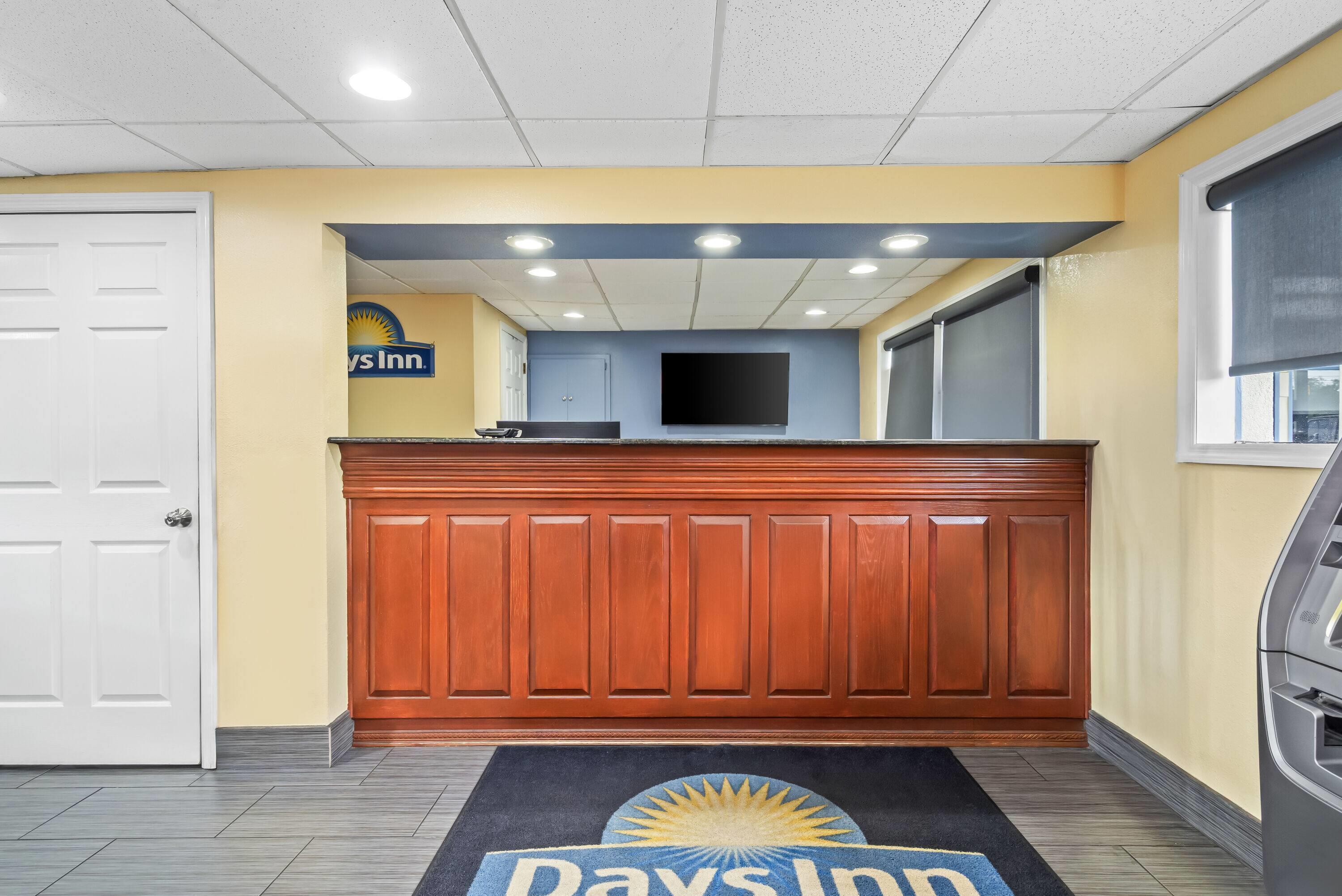 Vista Lobby Days Inn by Wyndham Jacksonville NC