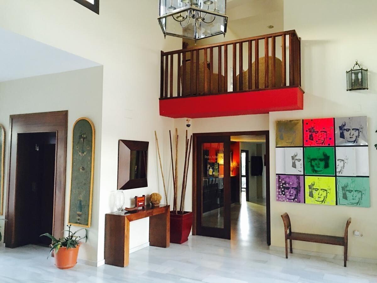Vista Lobby Hotel  Doña Aldonza