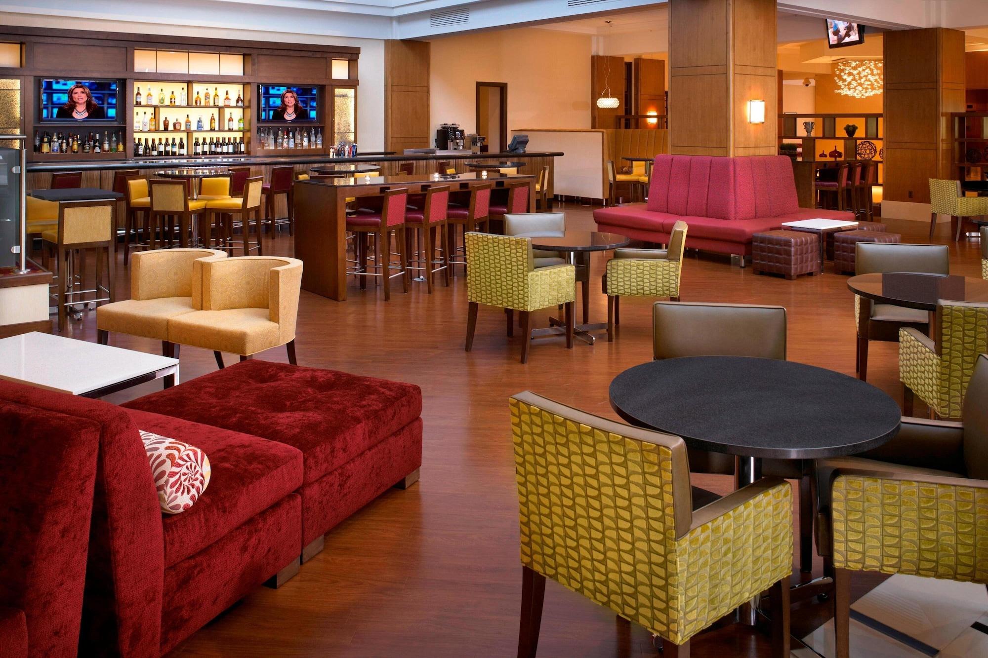 Vista Lobby Detroit Marriott Troy