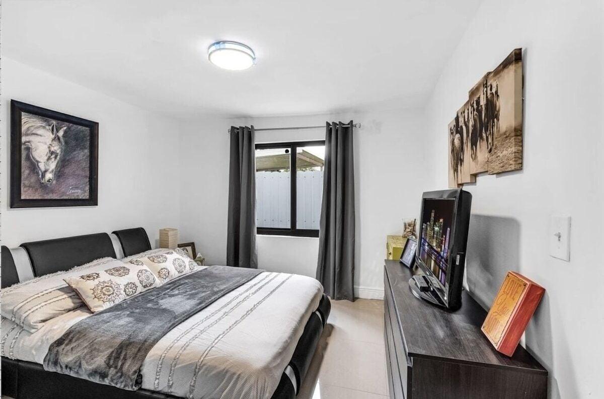 Varios Ultimate Miami Headquarters 4 Car Parking Pet Friendly & Private Patio