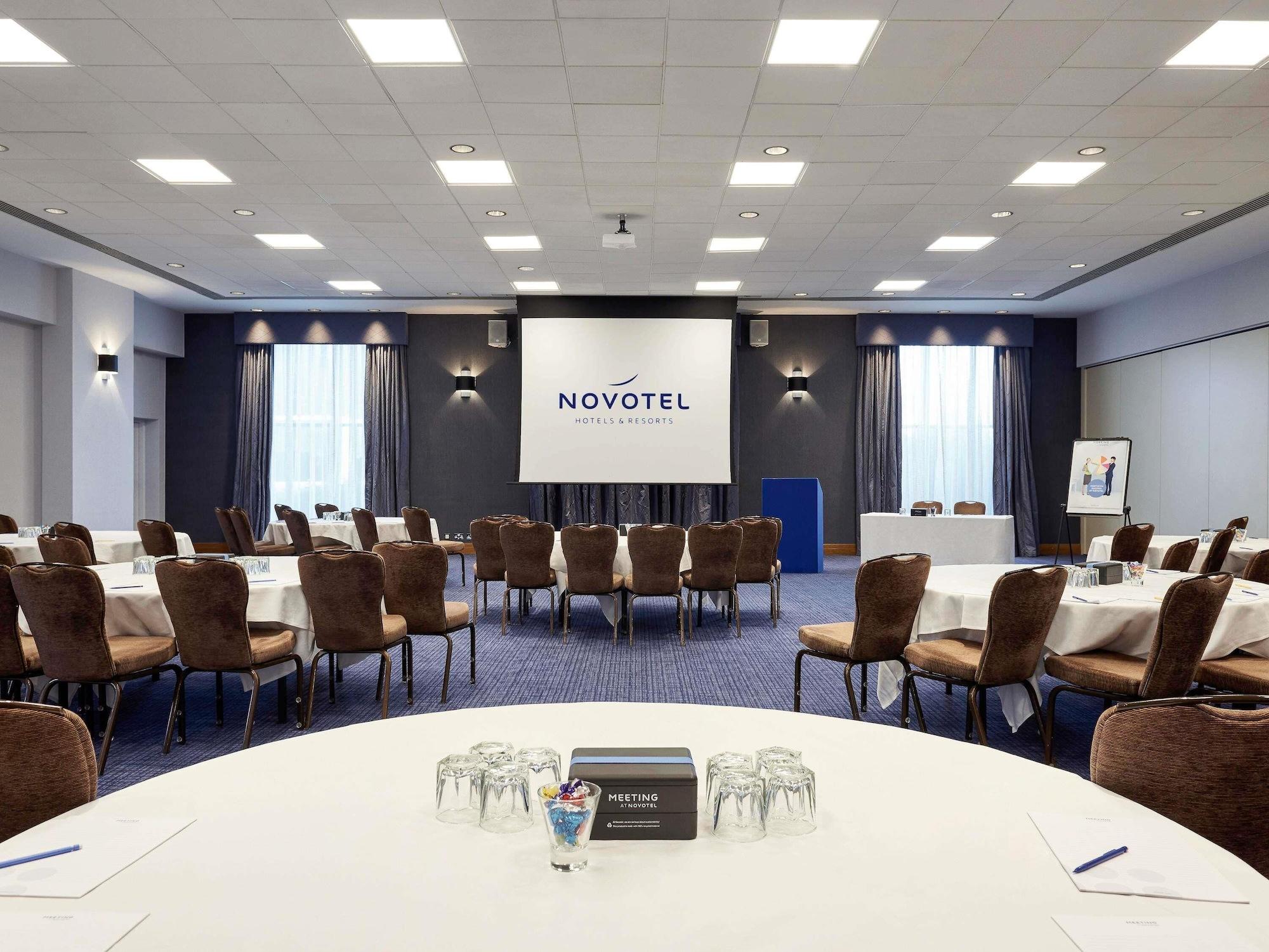 Vista Exterior Novotel London Stansted Airport