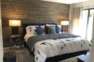 Alquiler Vacacional - WOW RENN! BEAUTIFUL 1 BED/1 BATH CONDO WITH MOUNTAIN VIEWS AND WALKABLE TO TOWN!