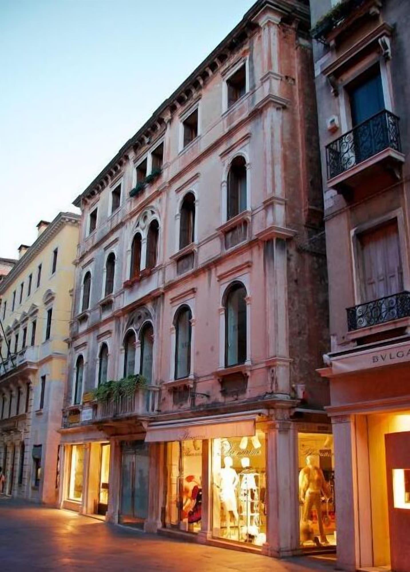 Vista Exterior Ca' Pedrocchi