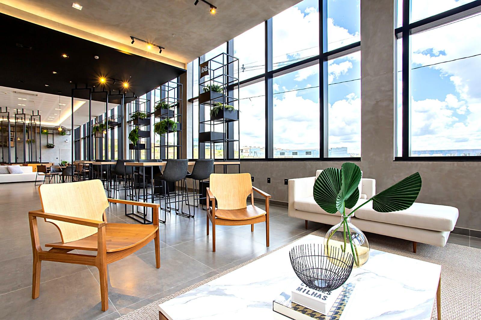 Vista Lobby ibis Nova Serrana