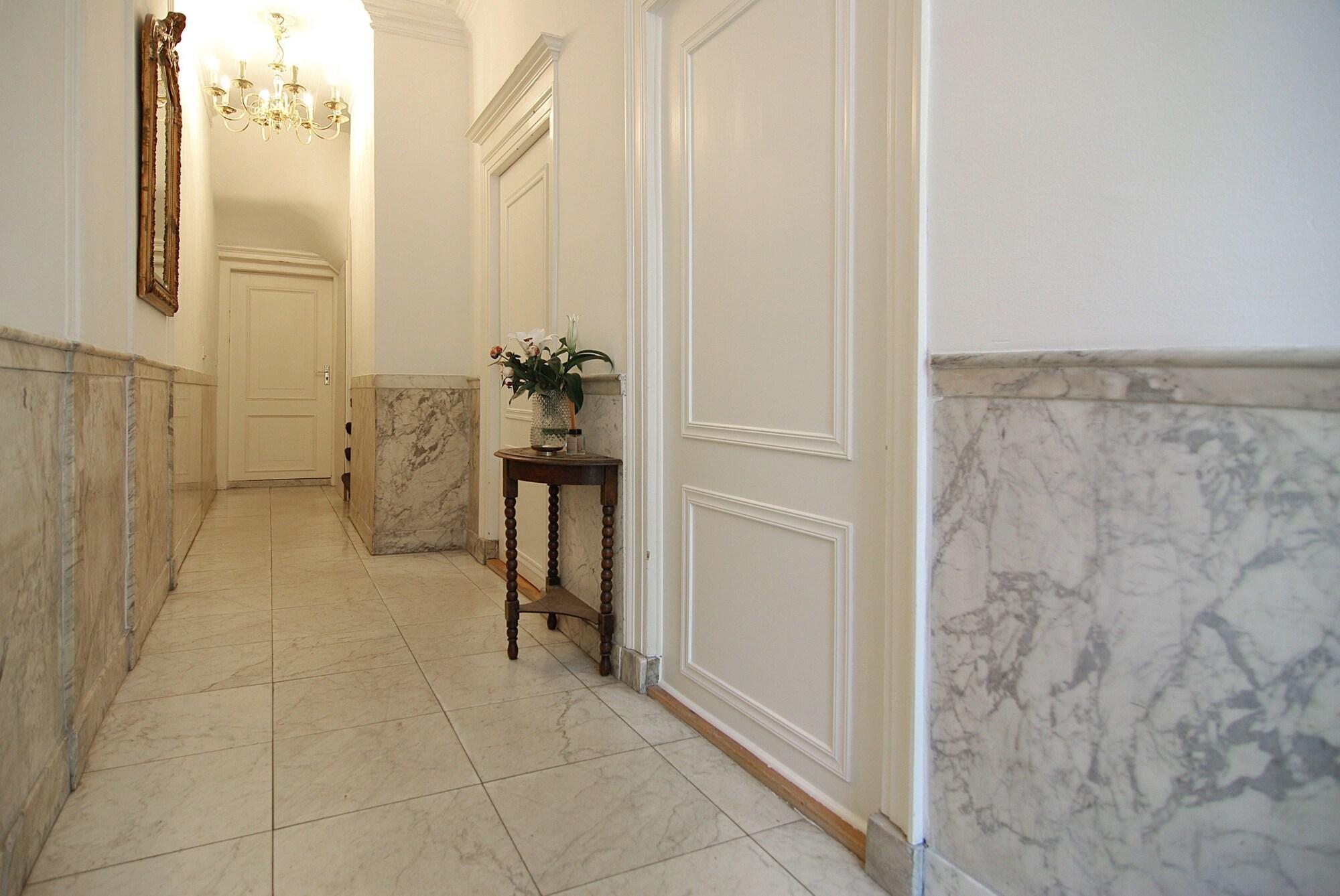 Vista Lobby 1637 Historic Canal View Suites