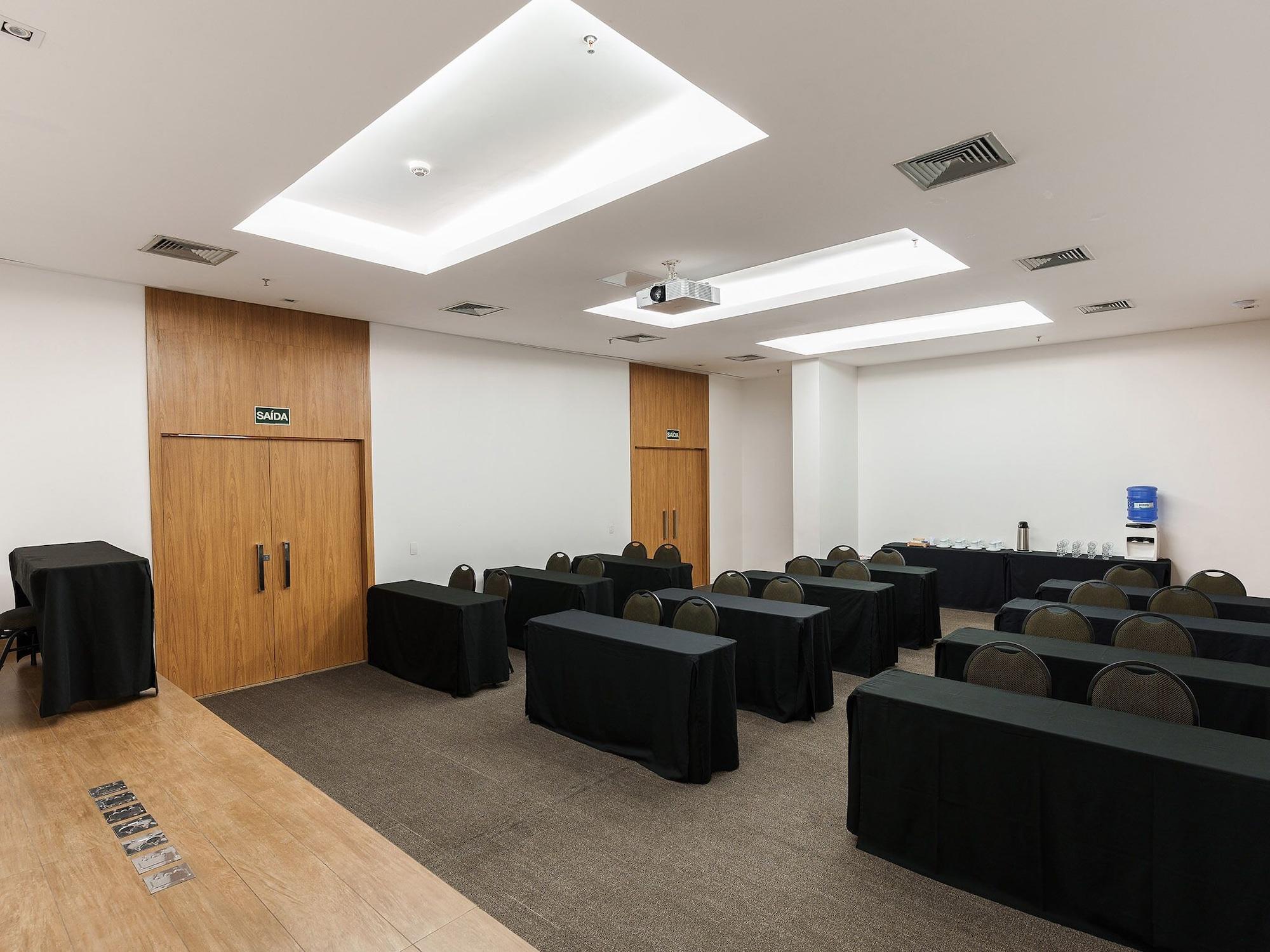 Sala de Reuniones Hplus Vision Executive