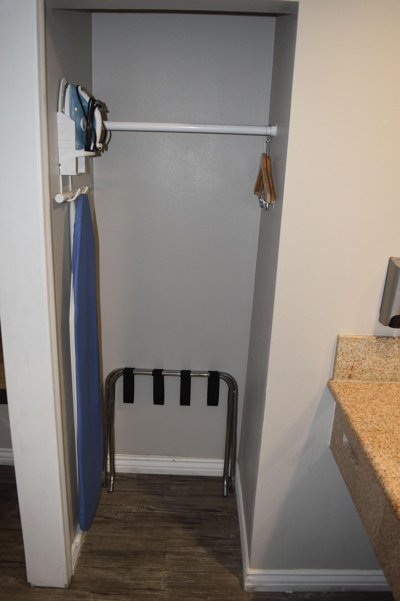 Set de Habitación Deluxe Inn Hawthorne