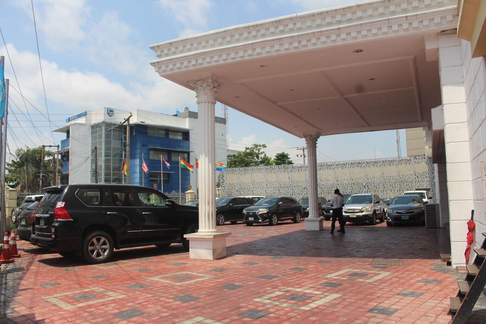 Vista Exterior Victoria Crown Plaza Hotel