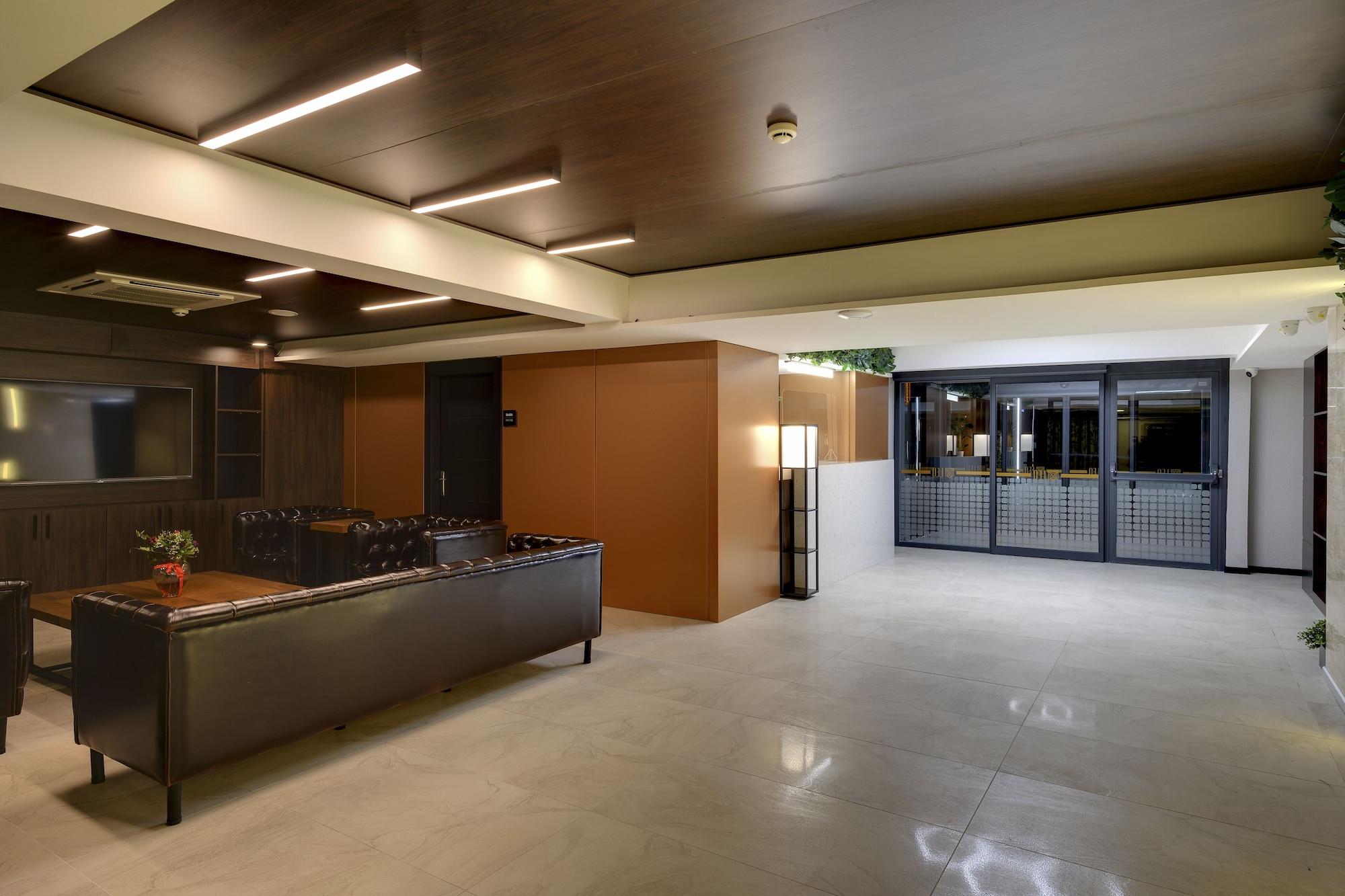 Vista Lobby Leo suites Hotel