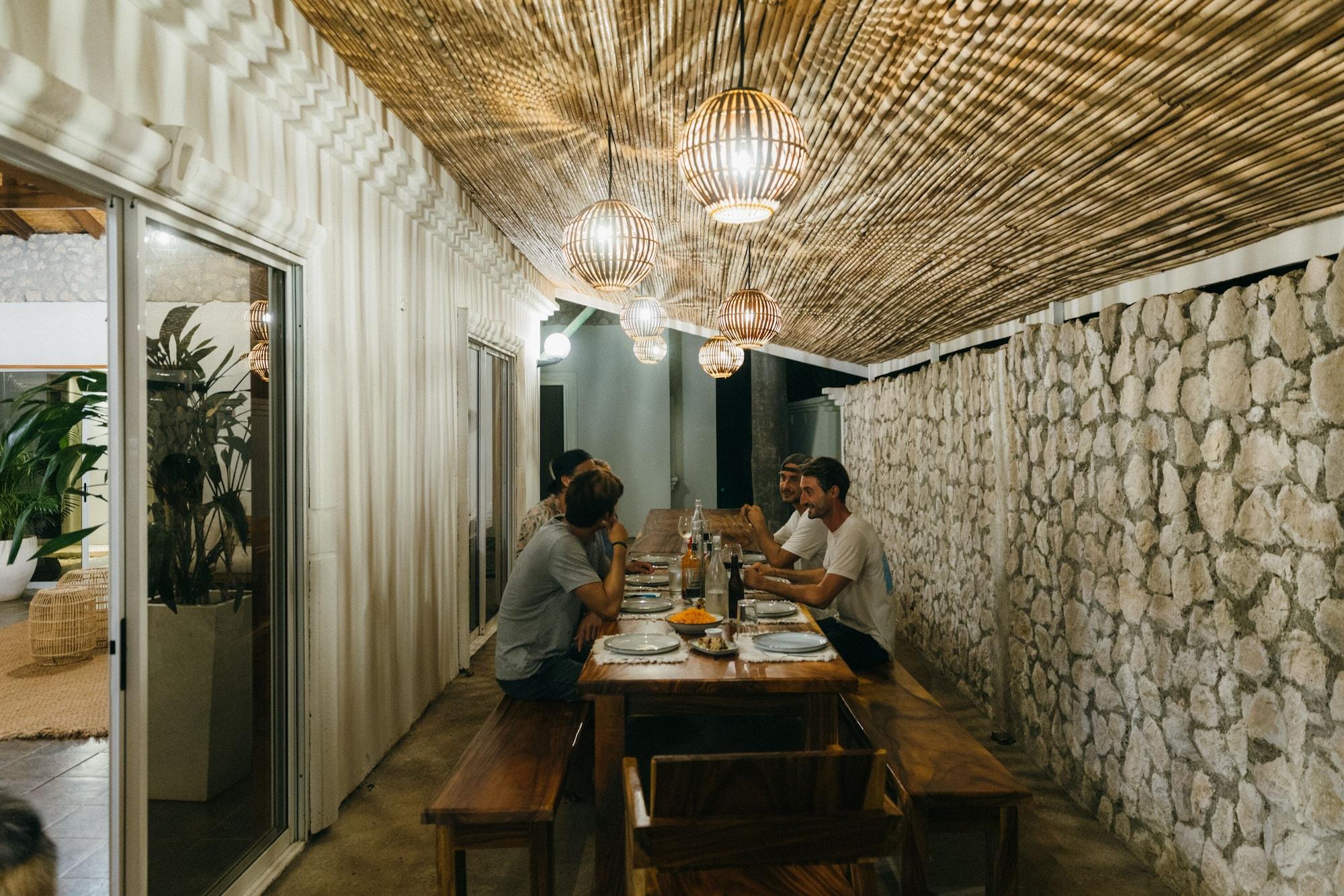 Restaurant Dream Surf House Avellana