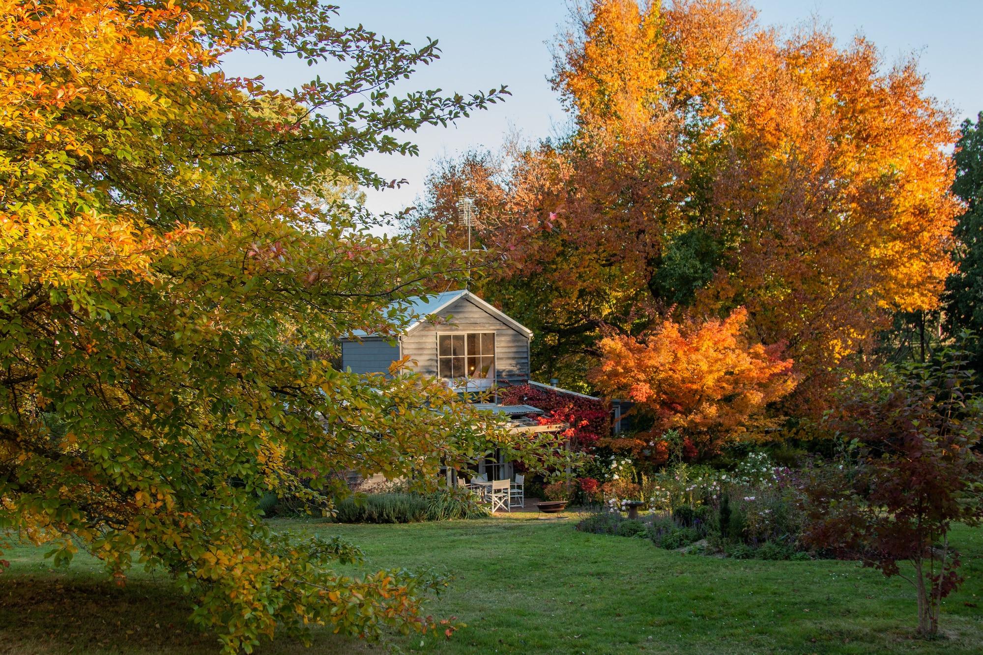 Varios Braeside Mt Macedon Country Retreat & Bed & Breakfast
