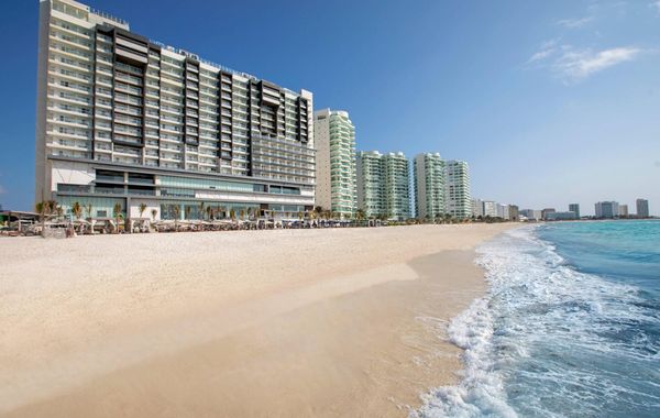 Royalton CHIC Cancun, An Autograph Collection All-Inclusive Resort - Adults Only - Hoteles cerca de Playa Chac Mool en Cancún