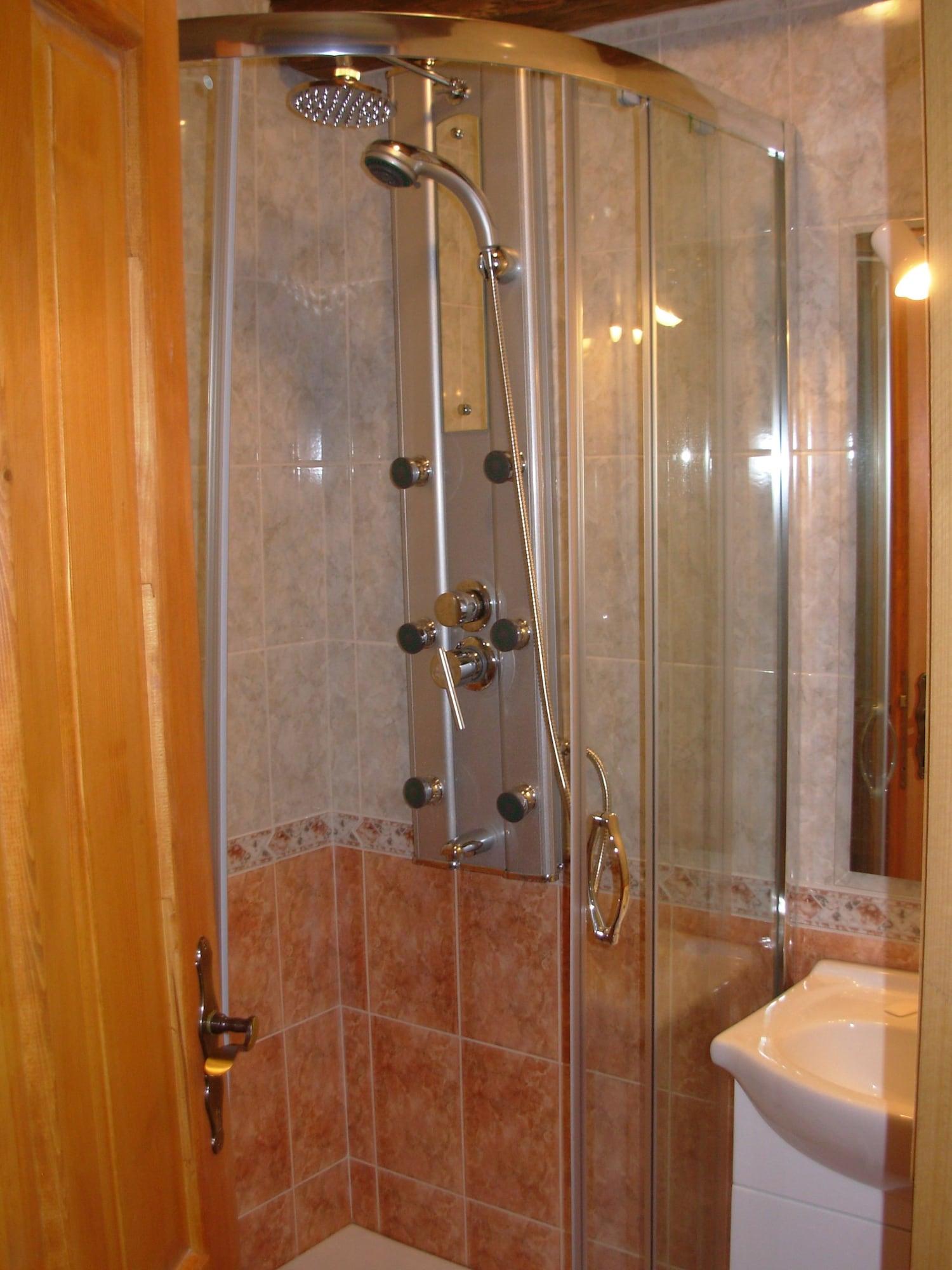Equipamiento de Habitación Tradicije Čigoč