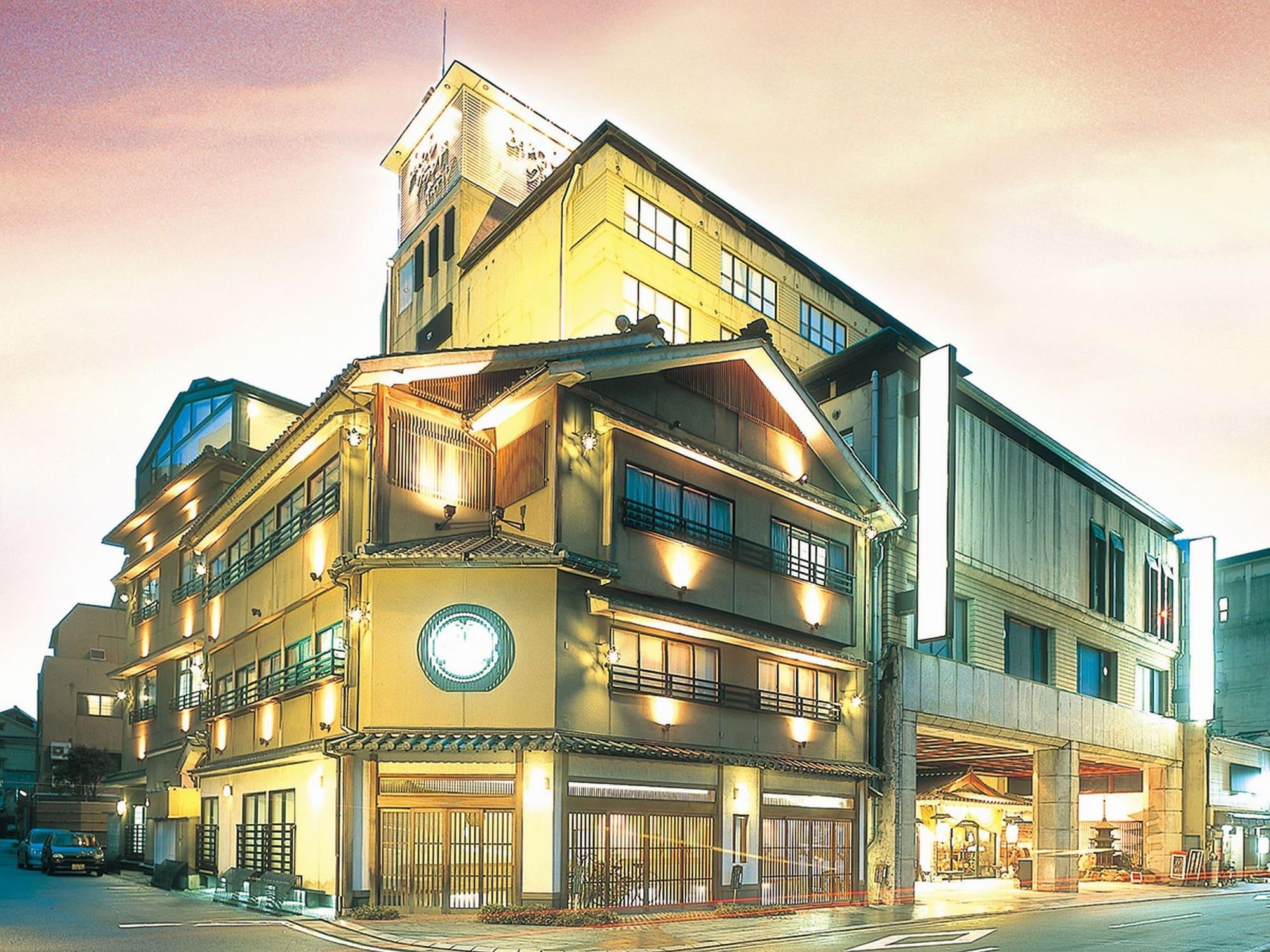 Varios Awara Grand Hotel