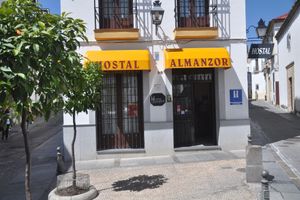 Alojamiento - Hostal Almanzor
