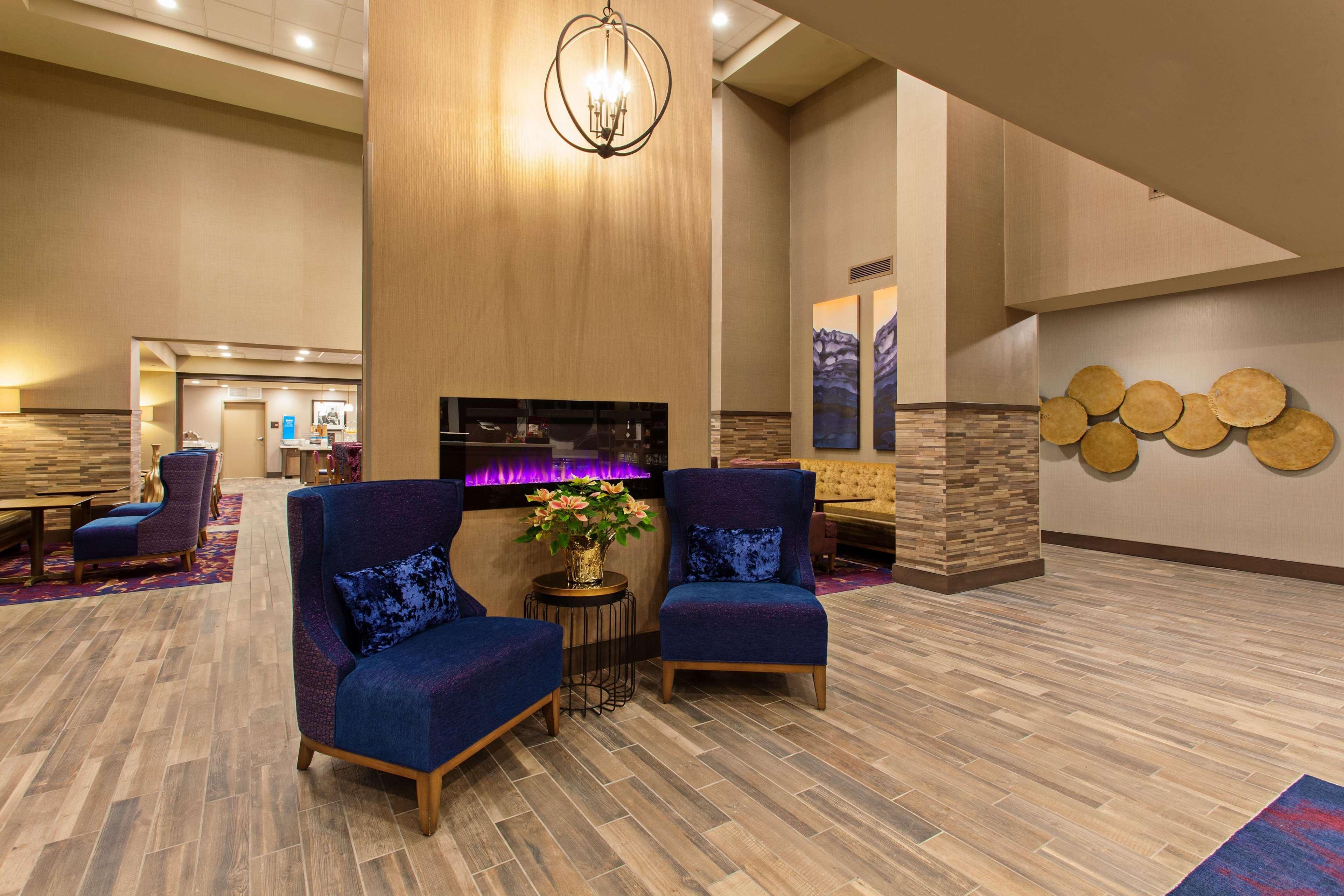 Vista Lobby Hampton Inn & Suites Leavenworth