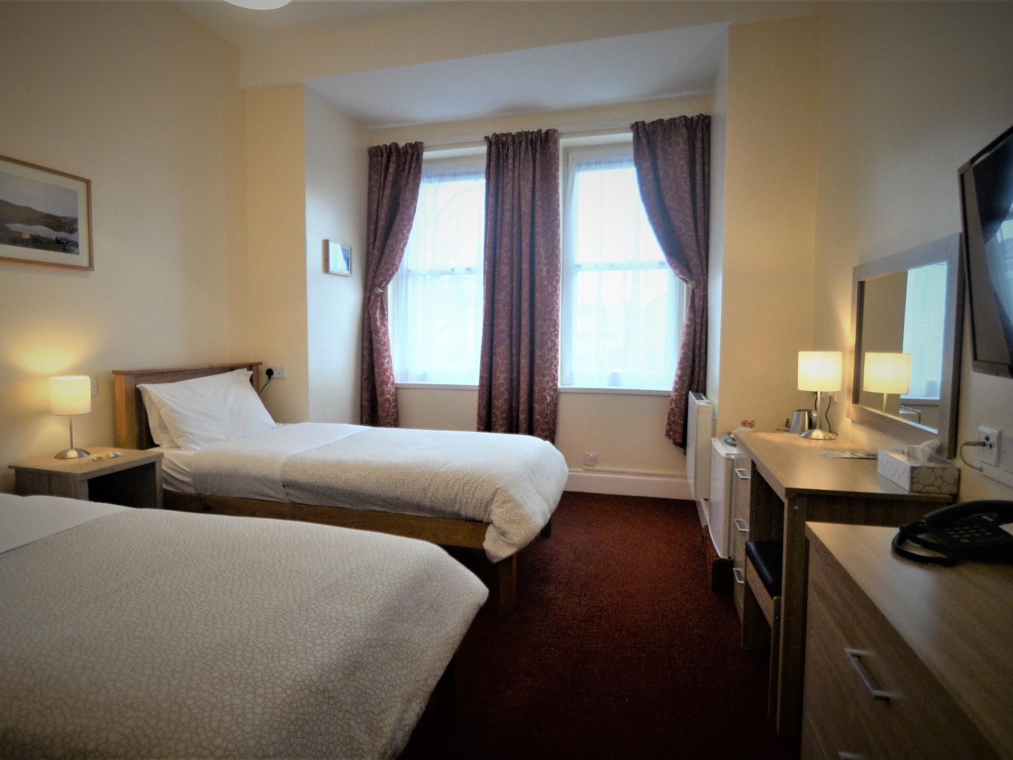 Varios Gateway Hotel