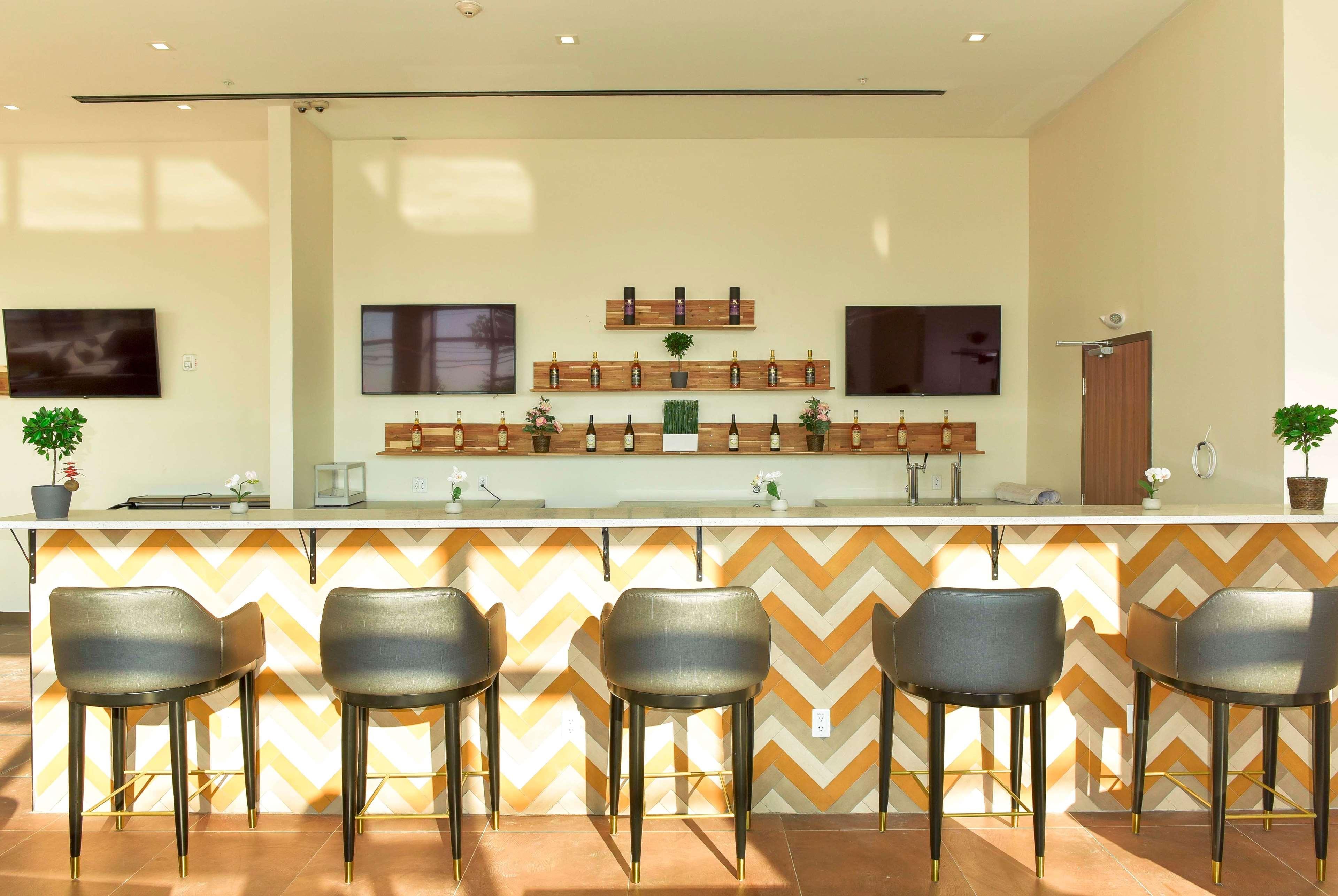 Bar/Salón Wyndham Garden North Bergen Near Secaucus