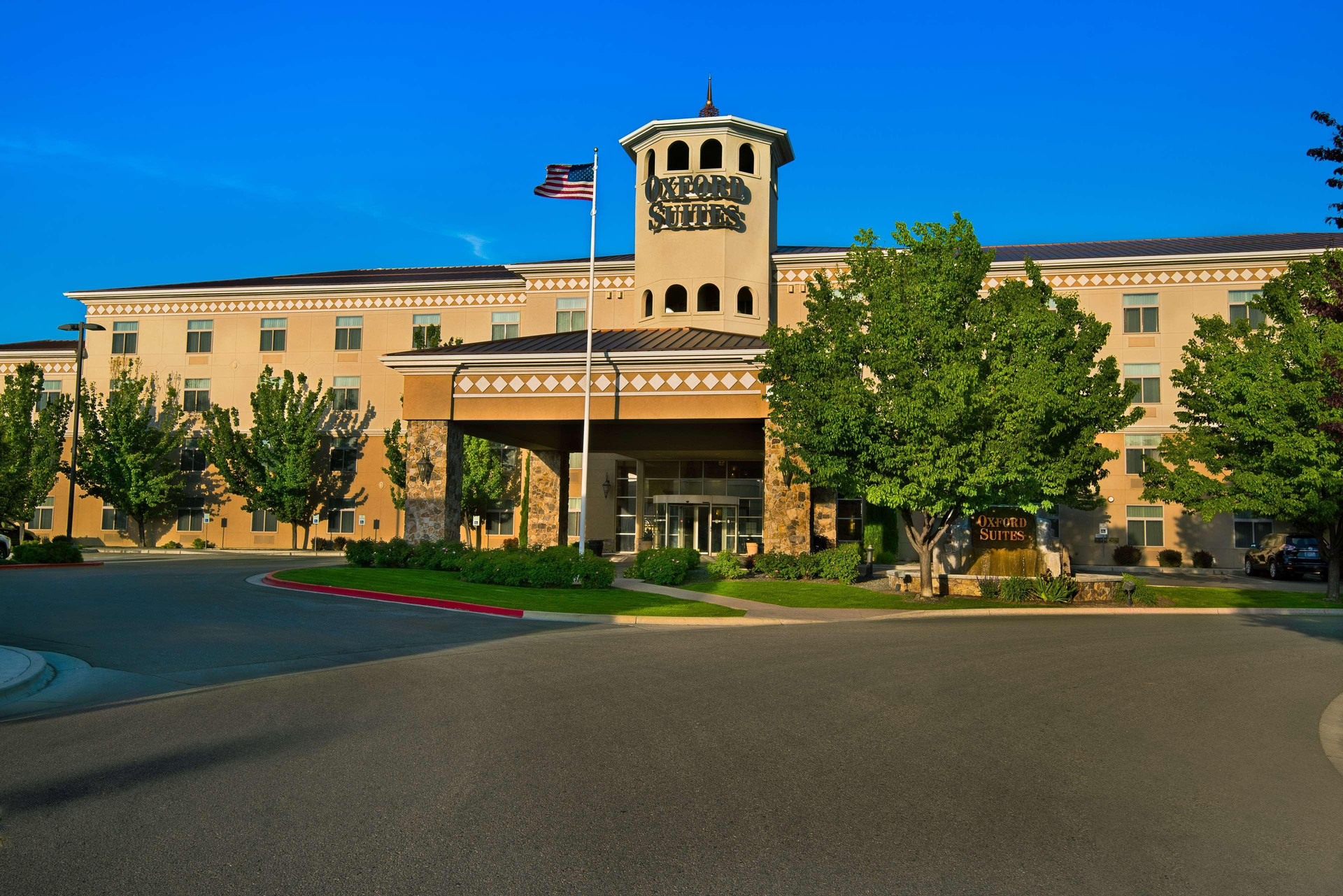 Vista Exterior Oxford Suites Boise
