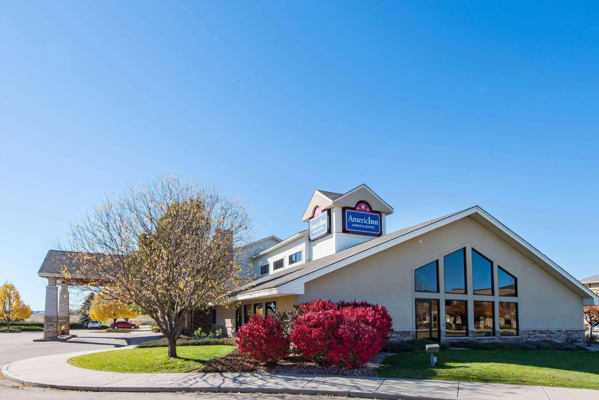 Vista Exterior AmericInn by Wyndham Windsor Ft. Collins