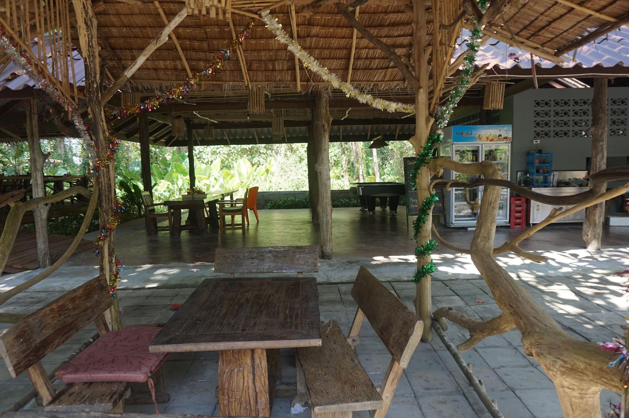 Restaurant Cousin Resort Koh Kho Khao Beach