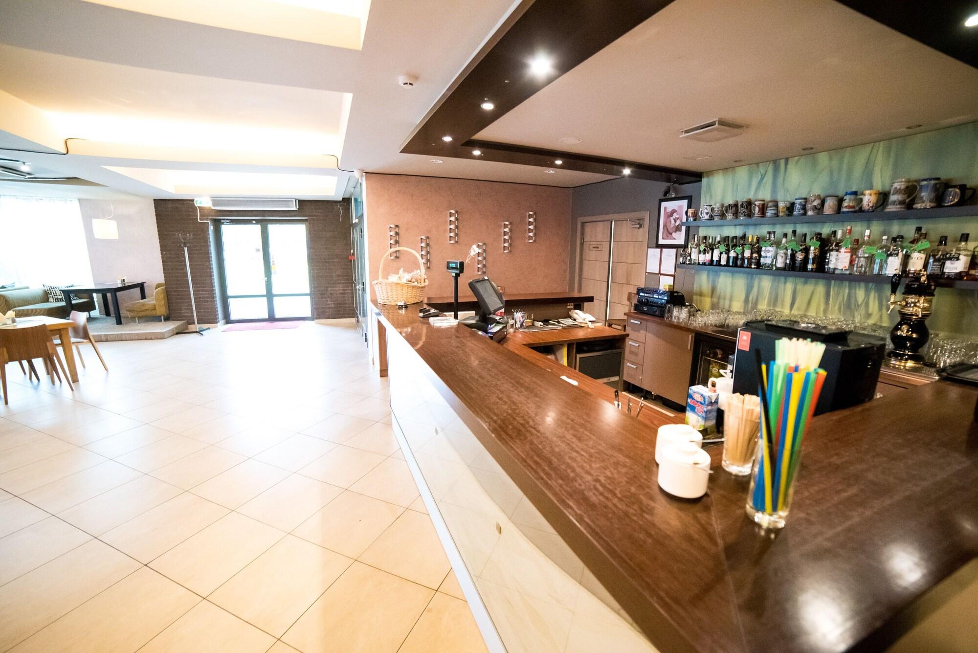 Bar/Salón Hotel Tigra