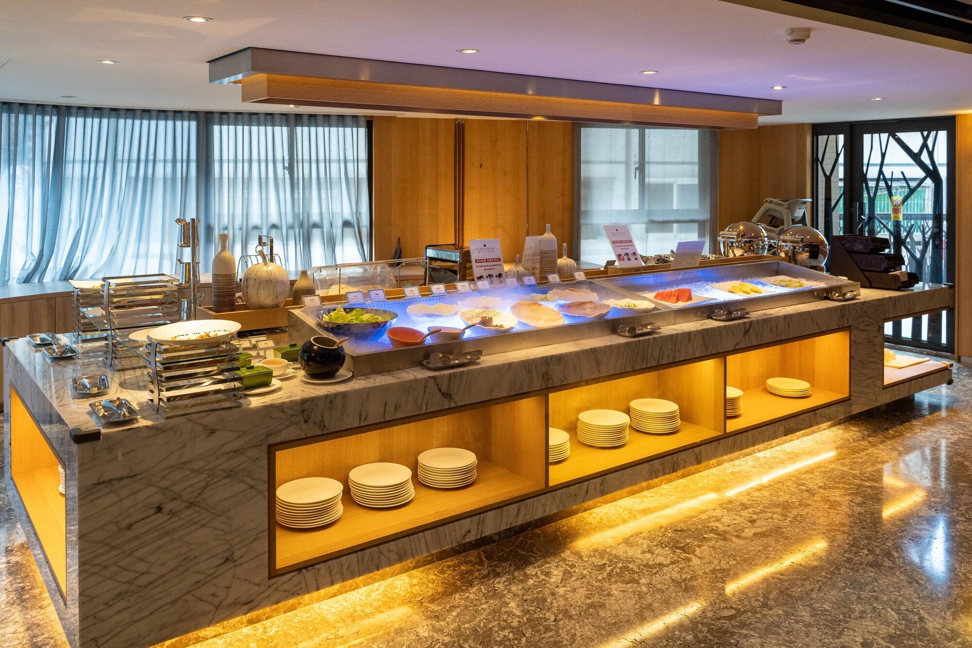 Restaurant GOGO HOTEL 38