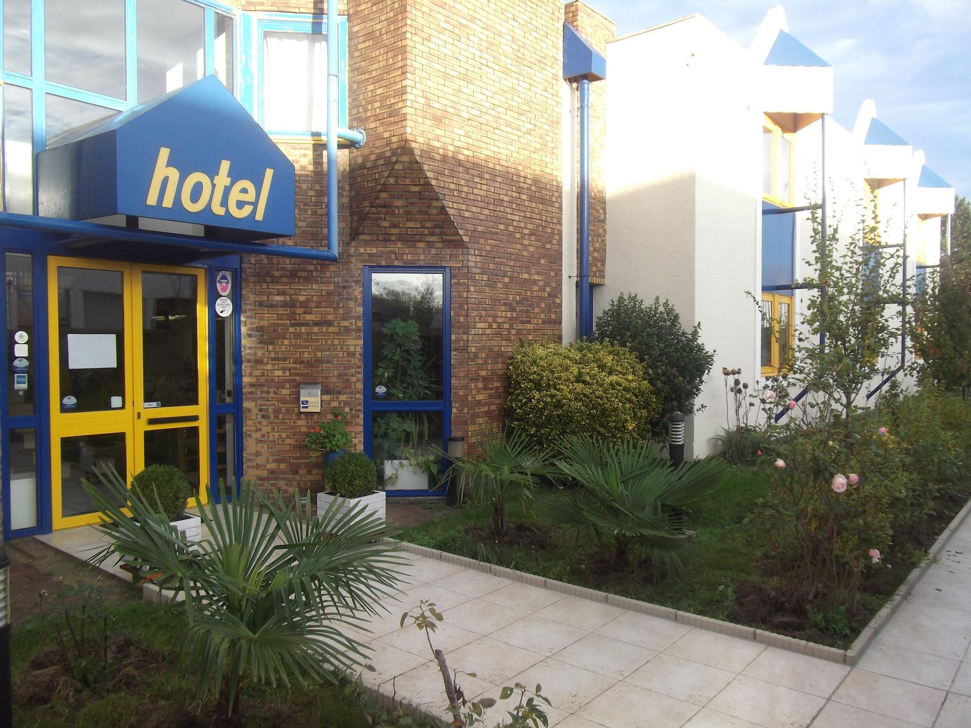Varios Rev'Hotel Coignières