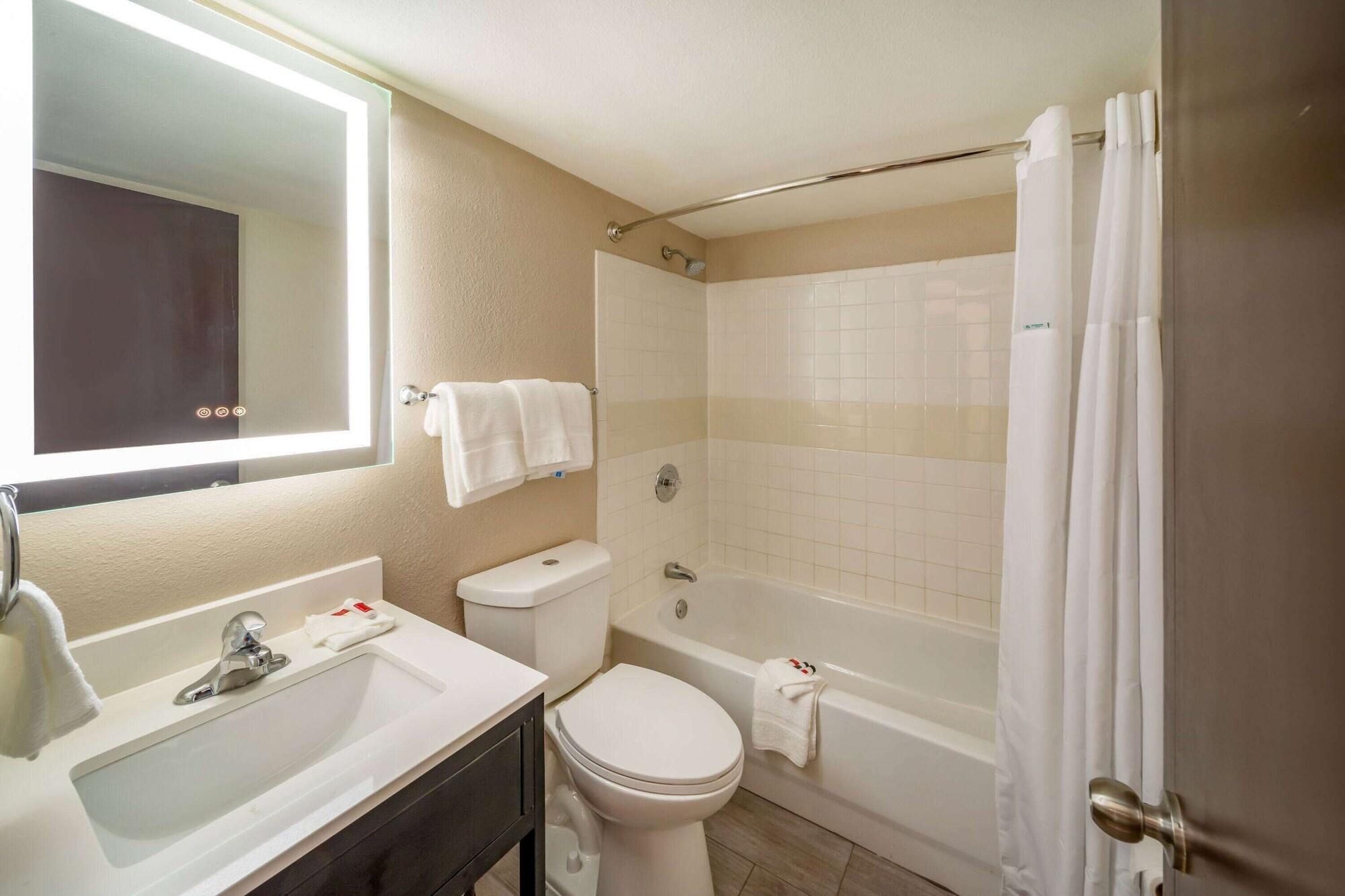 Equipamiento de Habitación Baymont by Wyndham Laredo