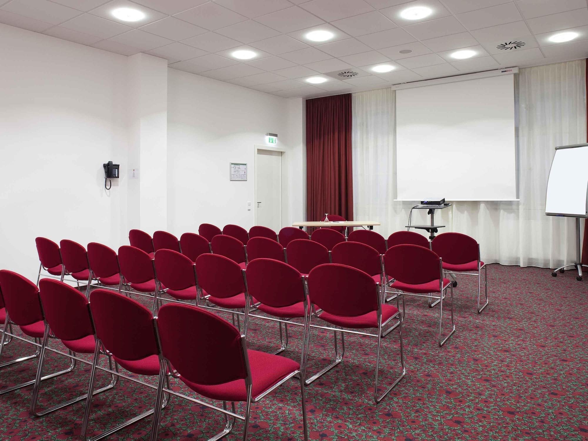 Sala de Reuniones ibis Karlsruhe Hauptbahnhof