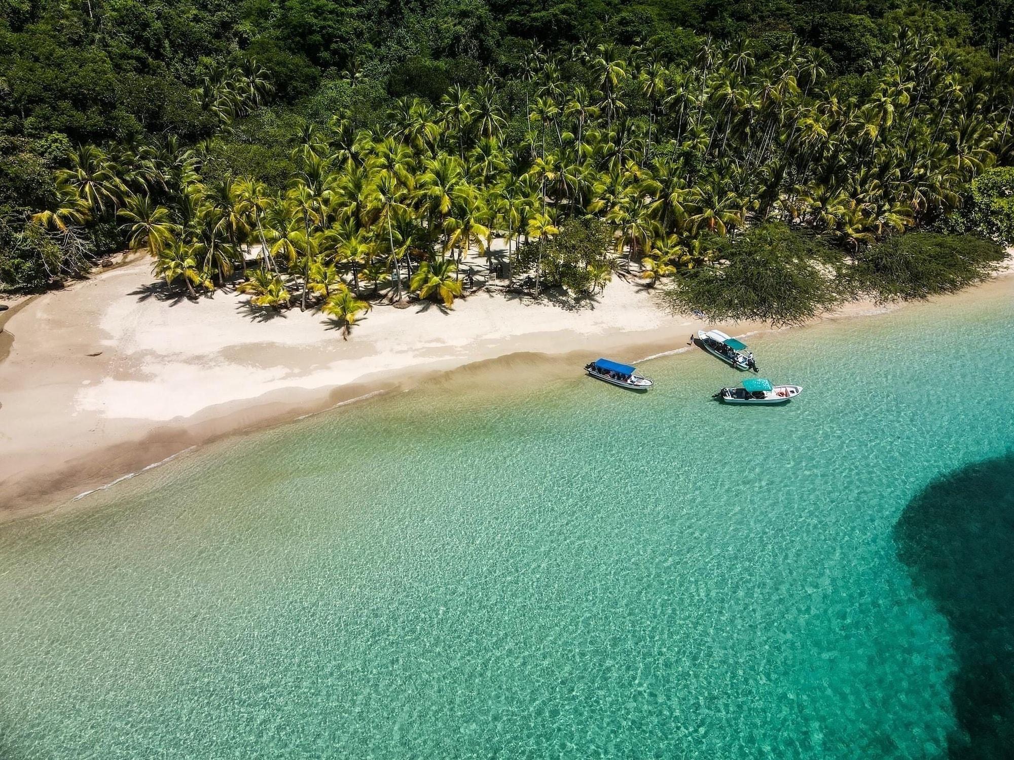 Playa Urraca Monkey Island Eco Resort