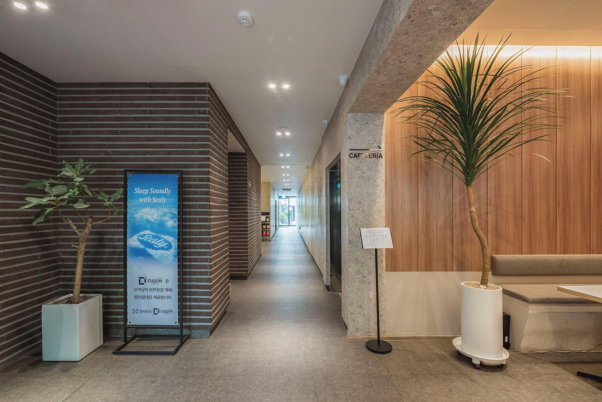 Vista Lobby Cloudin Hotel Mokpo Peace Square branch