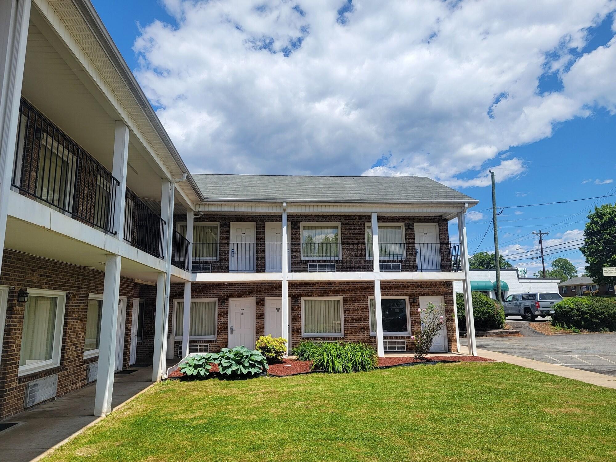 Vista Exterior Elk Inn