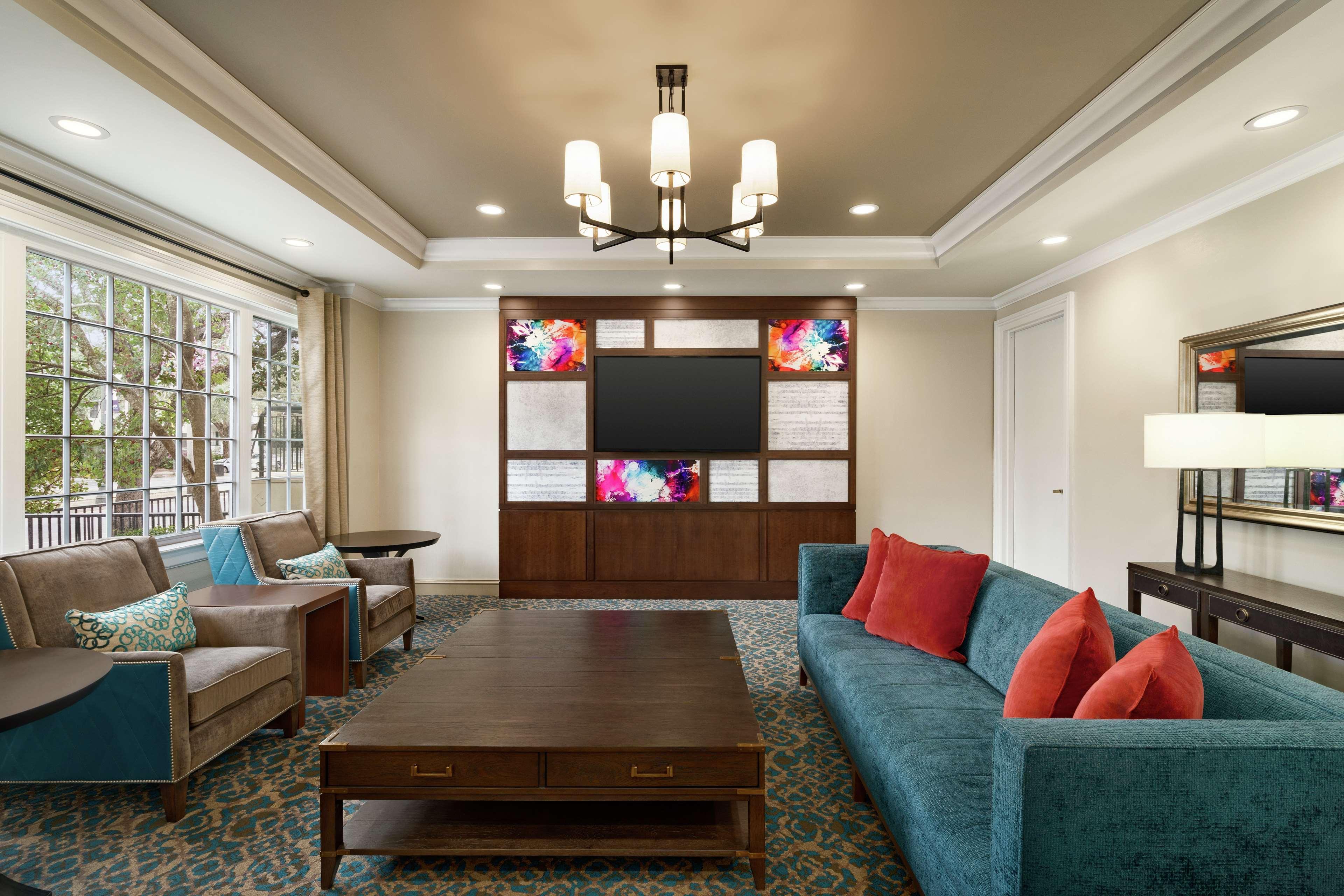 Vista Lobby Hampton Inn New Orleans-St. Charles Ave./Garden District