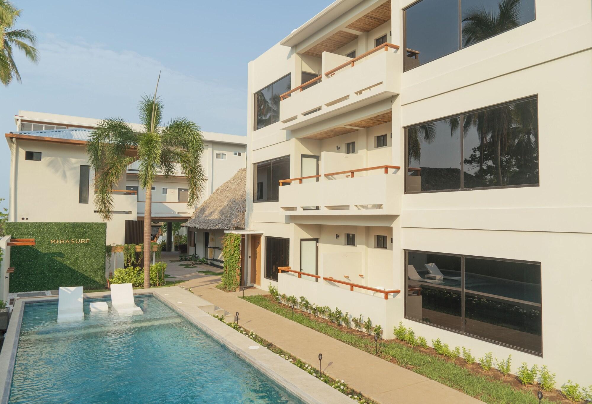 Varios Mirasurf Hotel & Waves