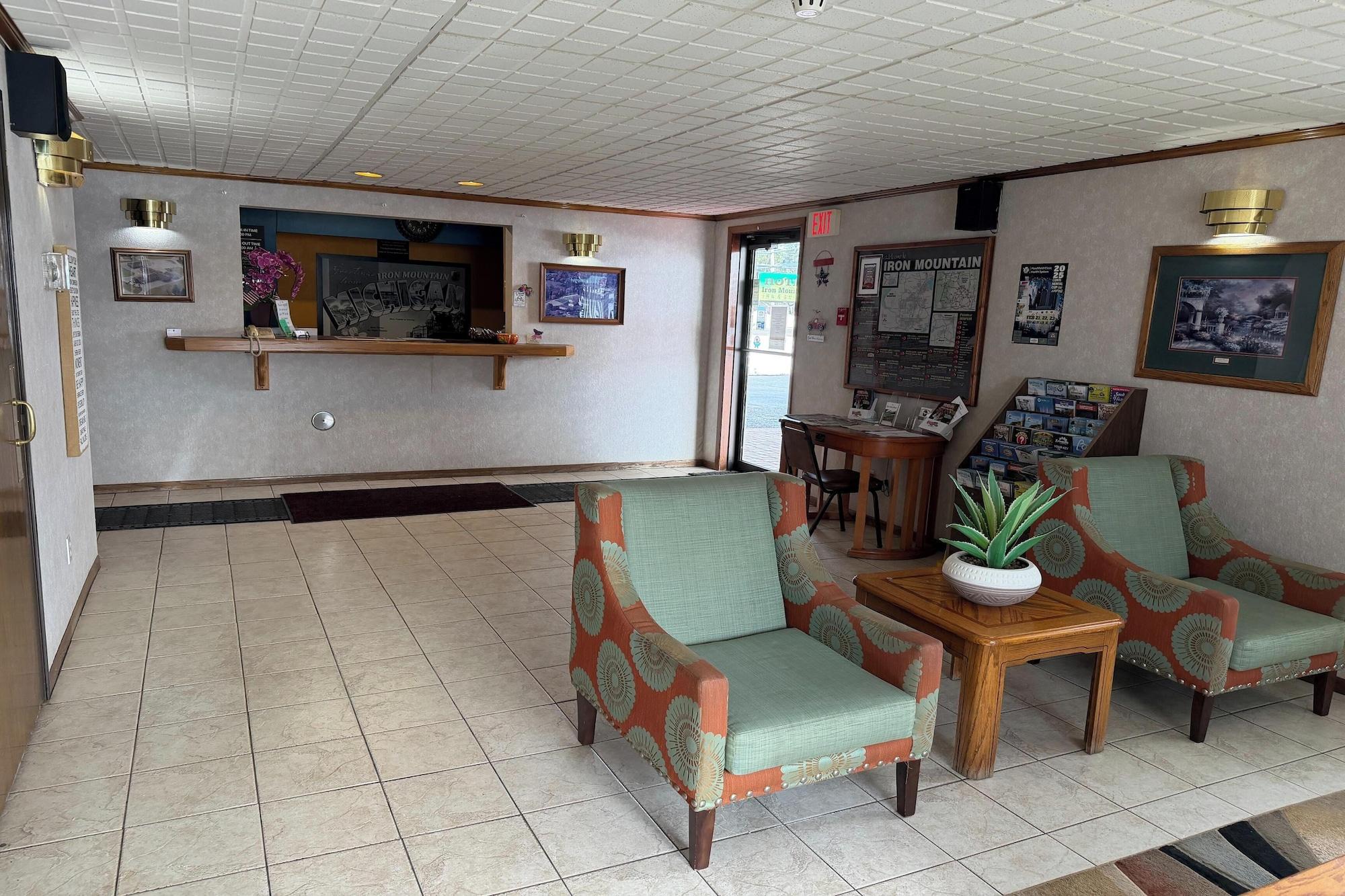 Varios Iron Mountain Inn & Suites MI US 2