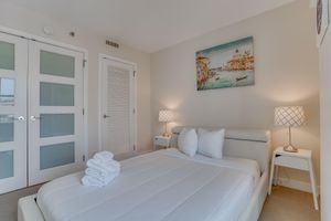 Alquiler Temporario - 2 Bedroom Fully Furnished Apartment in Downtown Washington 2 Apts by RedAwning