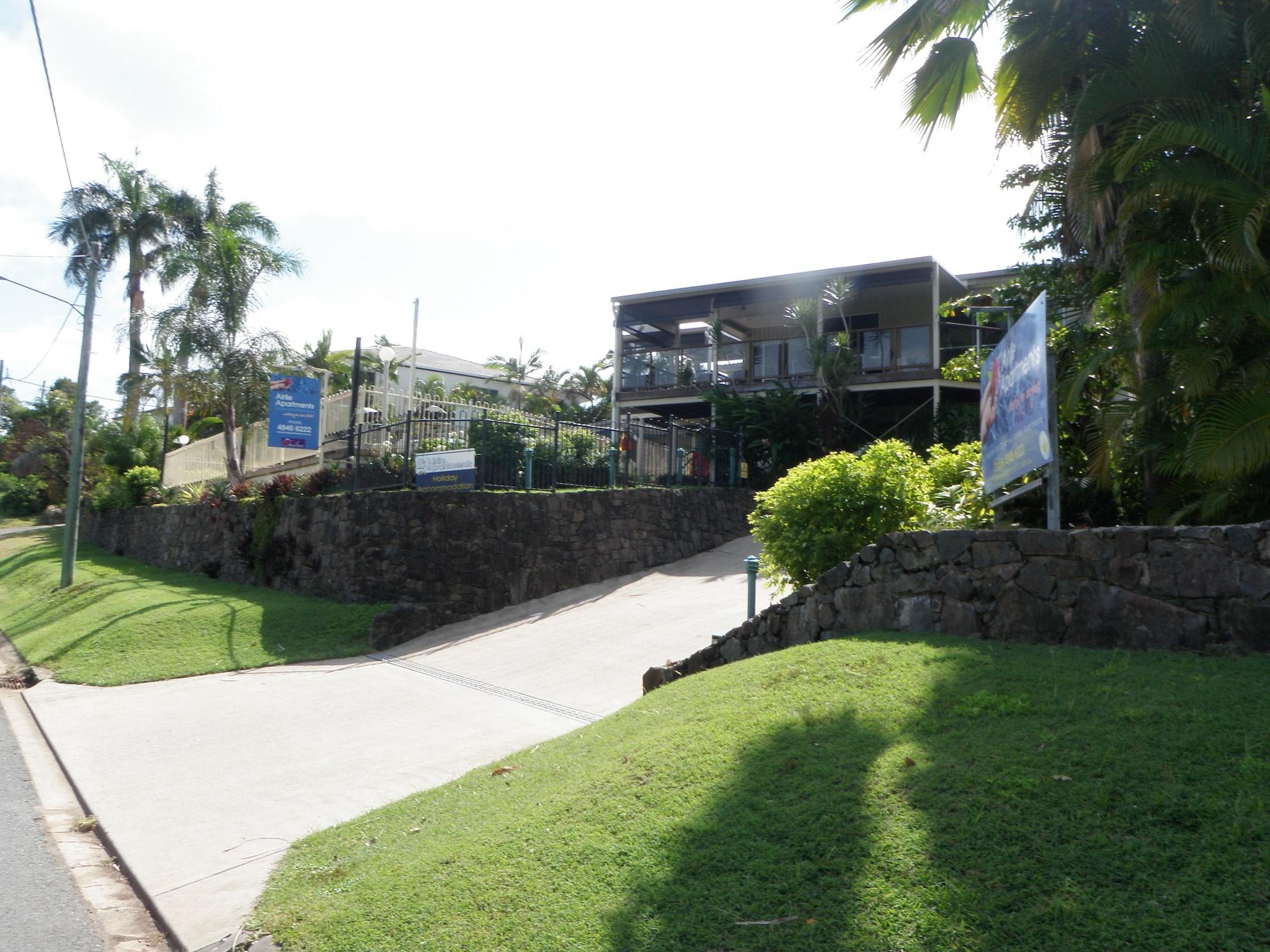 Vista Exterior Airlie Apartments