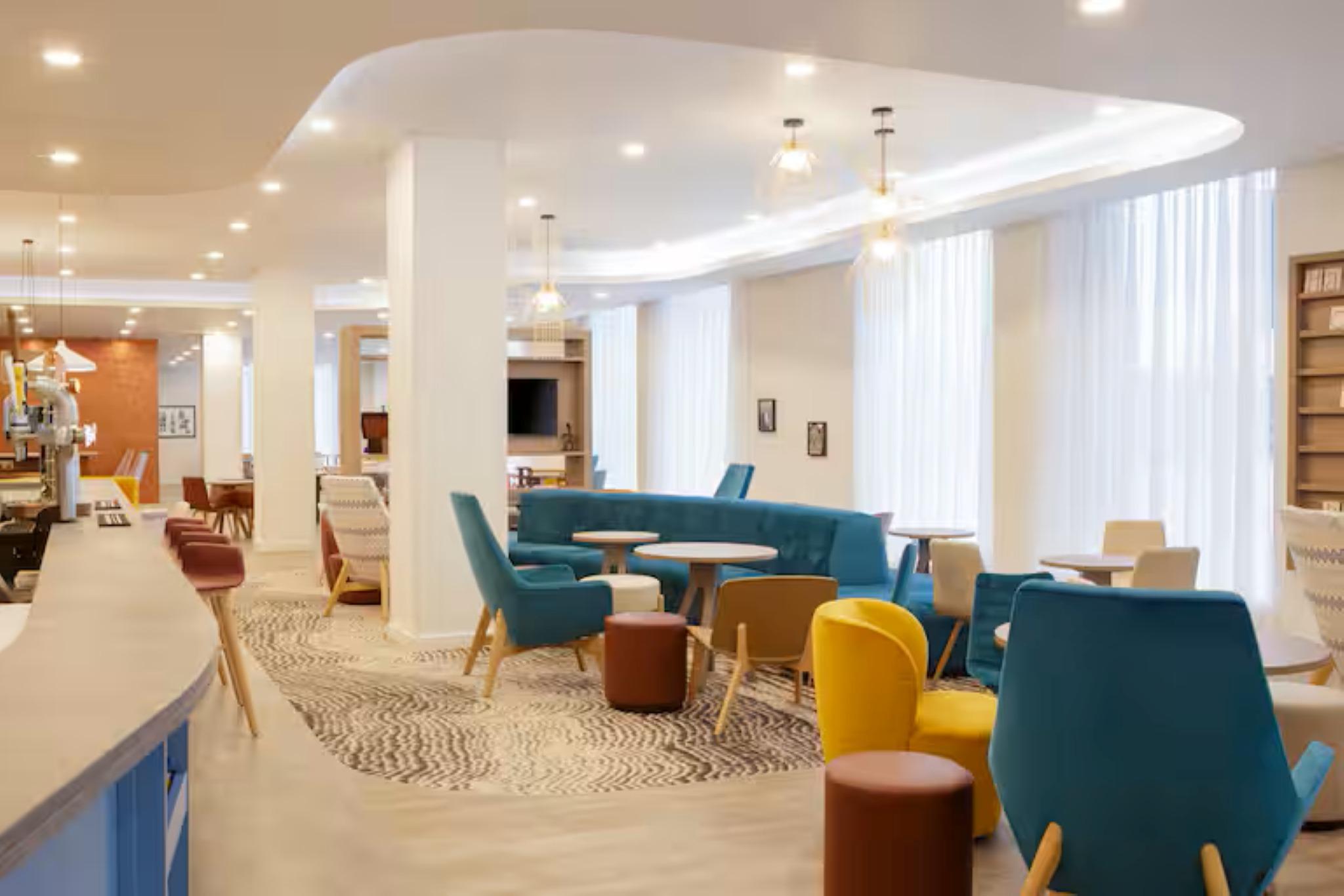 Vista Lobby Aloft by Marriott Manchester City Centre