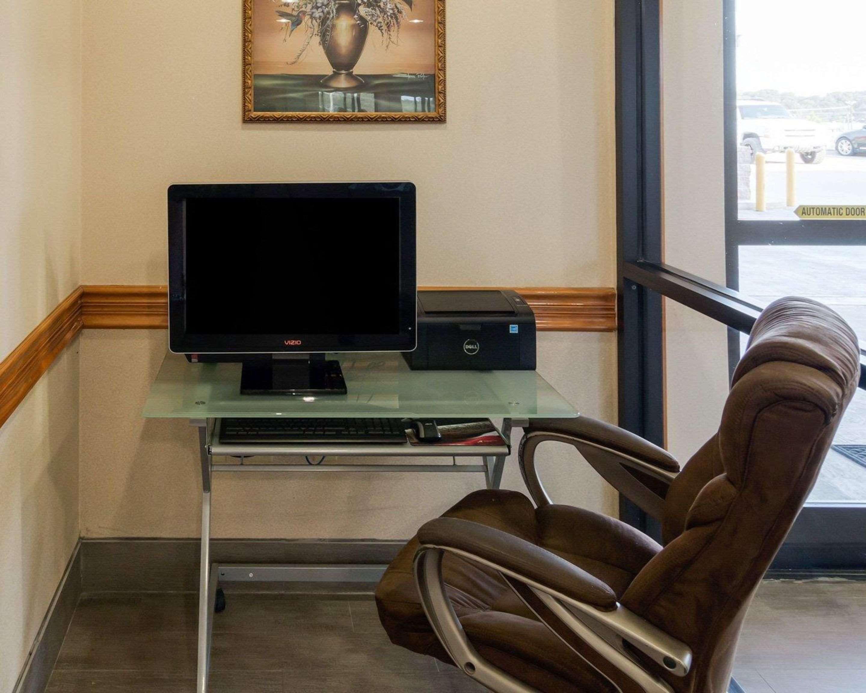 Centro de Negocios Quality Inn Buffalo